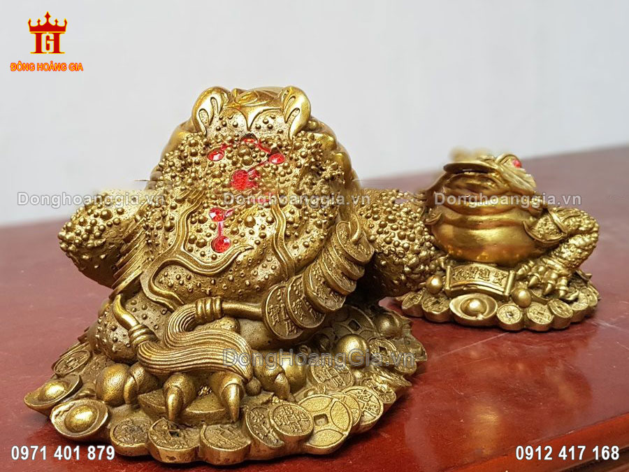 Tượng cóc được đúc hoàn toàn từ đồng vàng nguyên chất